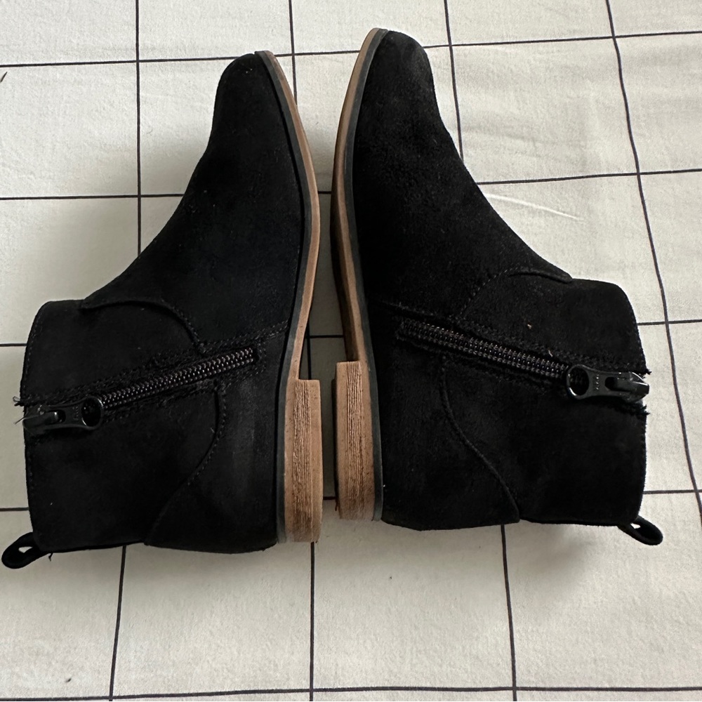 KIDS: cat & jack booties - Picture 4 of 7